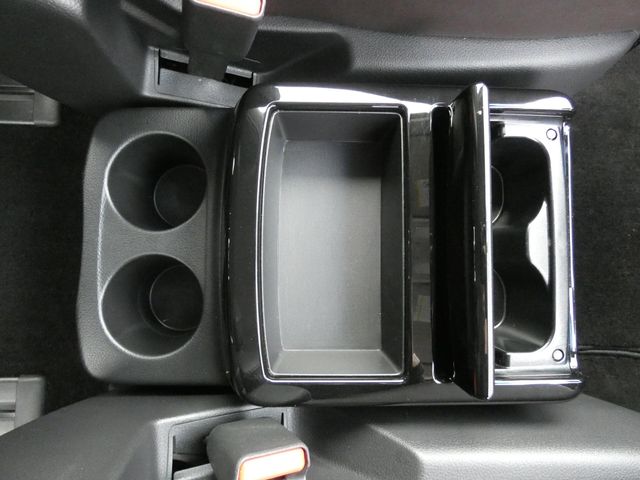 NISSAN ELGRAND 2021 Image 31