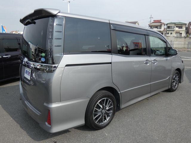 TOYOTA VOXY 2017 Image 31