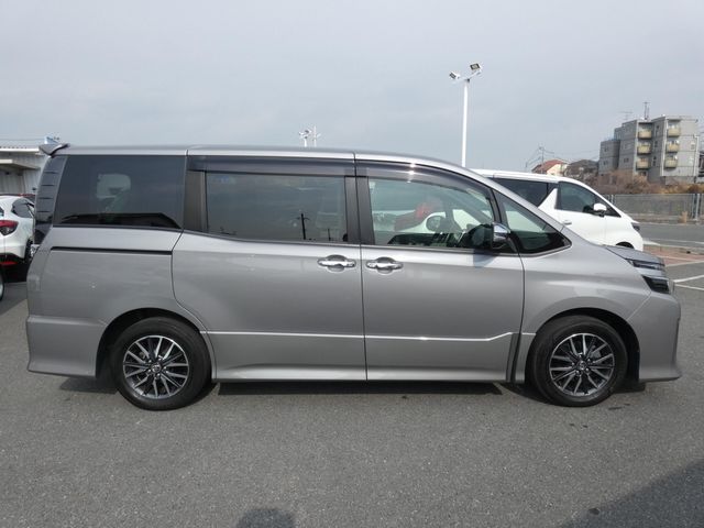 TOYOTA VOXY 2017 Image 31