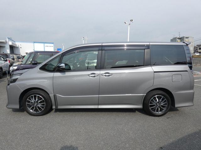 TOYOTA VOXY 2017 Image 31