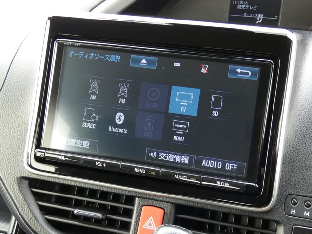 TOYOTA VOXY 2017 Image 31