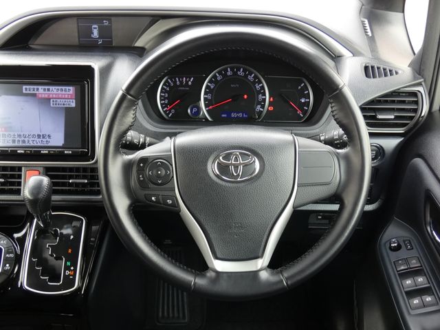 TOYOTA VOXY 2017 Image 31