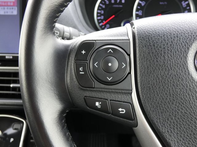 TOYOTA VOXY 2017 Image 31