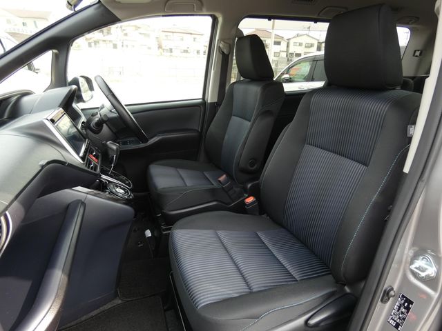 TOYOTA VOXY 2017 Image 31