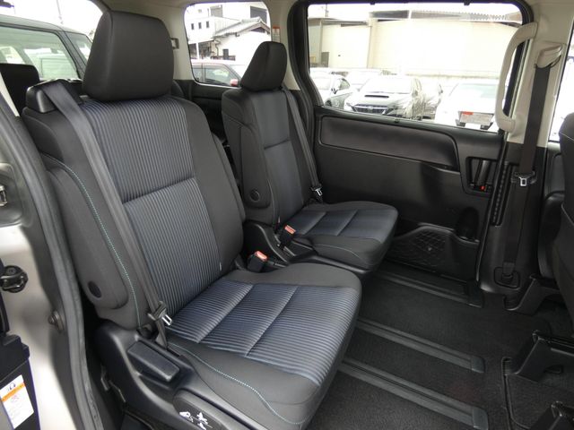 TOYOTA VOXY 2017 Image 31