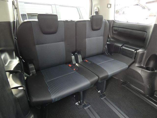 TOYOTA VOXY 2017 Image 31