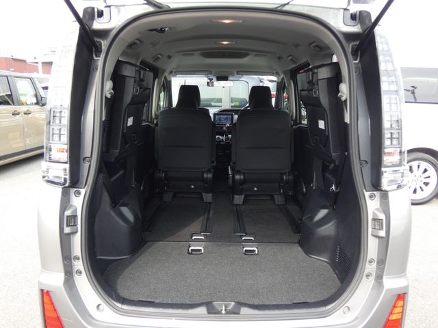 TOYOTA VOXY 2017 Image 31