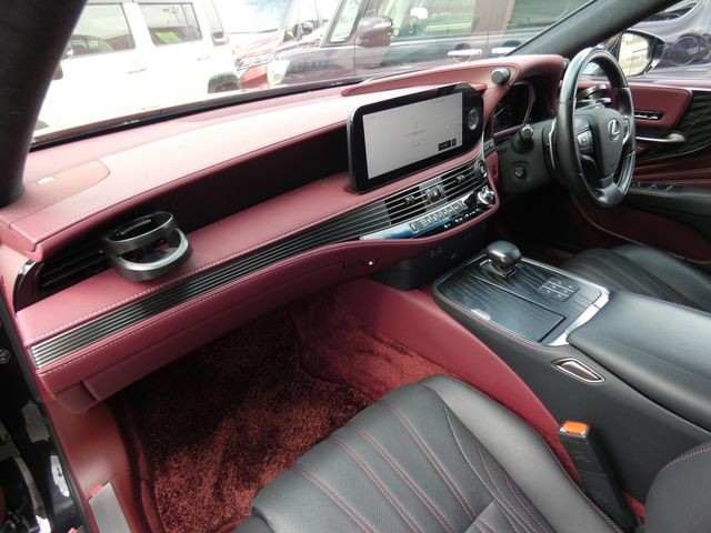 TOYOTA LEXUS LS500 2023 Image 31