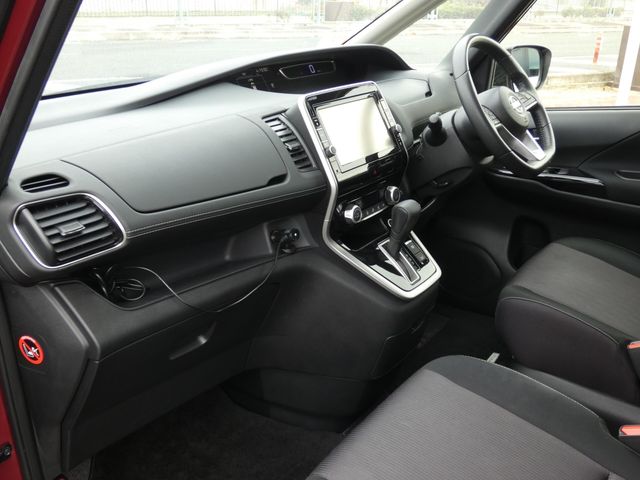 NISSAN SERENA  S-HYBRID 2017 Image 31