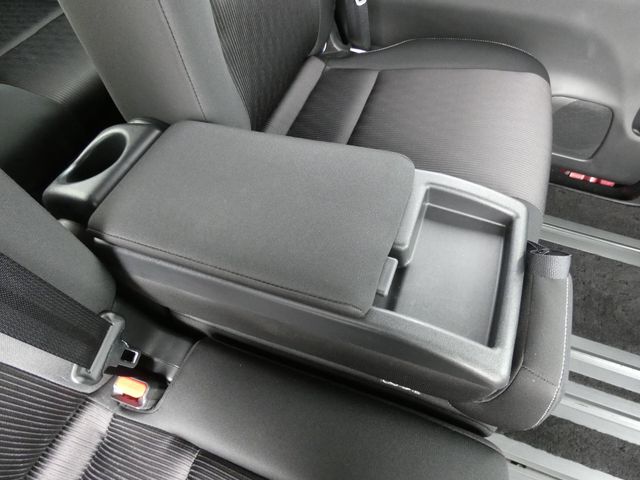 NISSAN SERENA  S-HYBRID 2017 Image 31