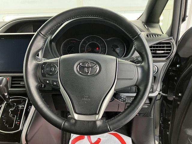 TOYOTA VOXY 4WD 2019 Image 31
