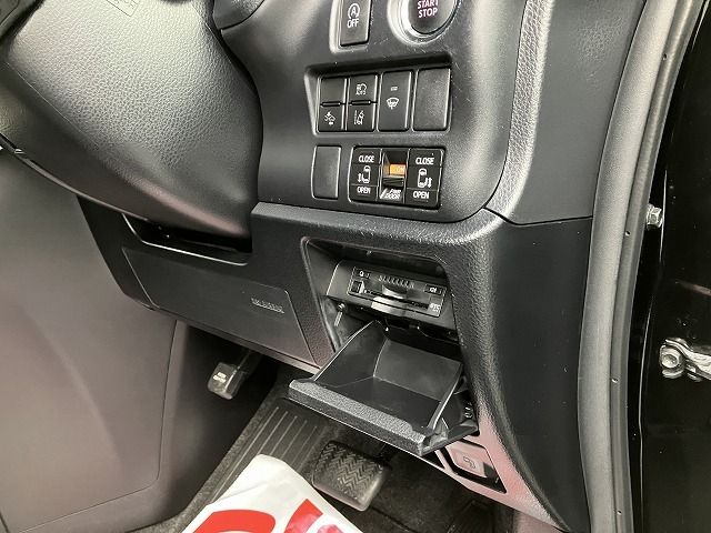 TOYOTA VOXY 4WD 2019 Image 31