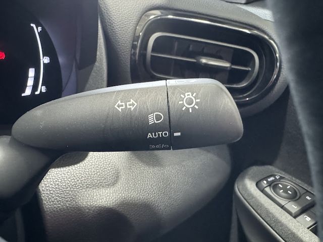 TOYOTA YARIS CROSS 2025 Image 31