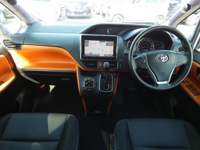 TOYOTA VOXY 2014 Image 31