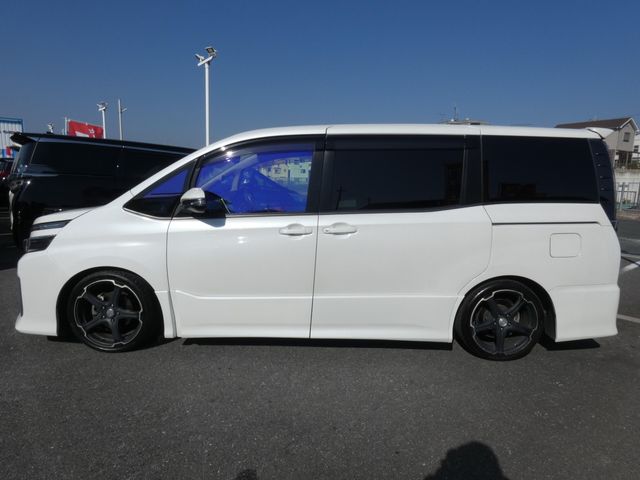 TOYOTA VOXY 2014 Image 31