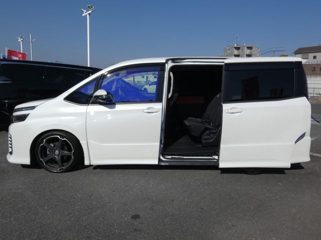 TOYOTA VOXY 2014 Image 31