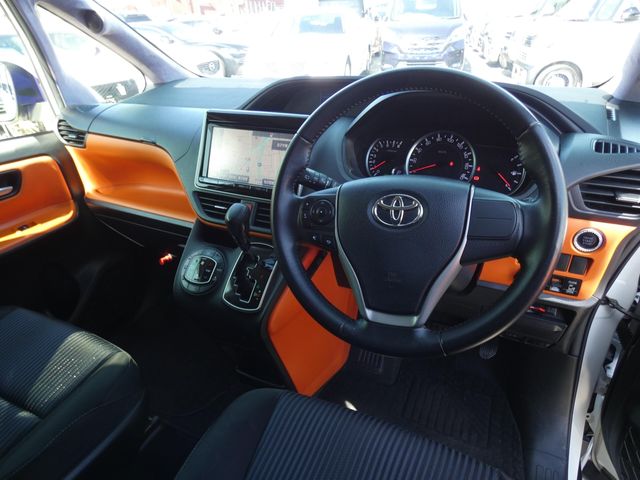 TOYOTA VOXY 2014 Image 31