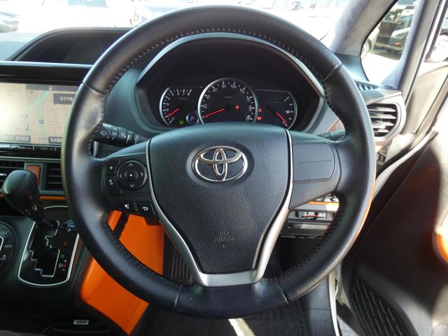 TOYOTA VOXY 2014 Image 31