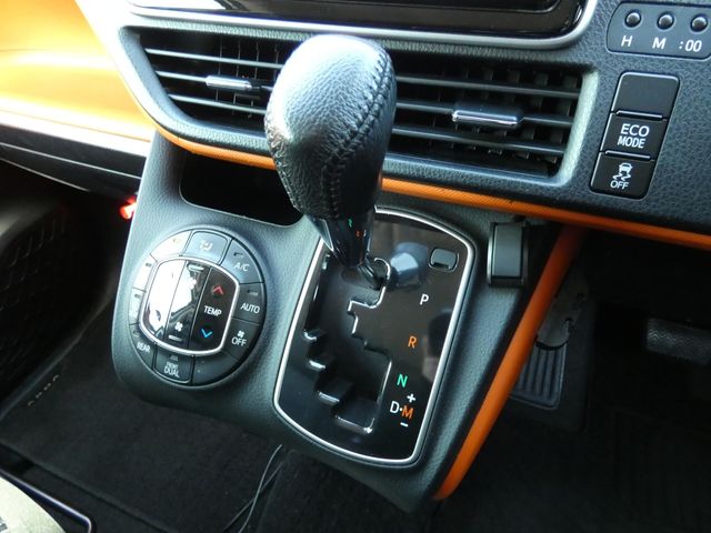 TOYOTA VOXY 2014 Image 31