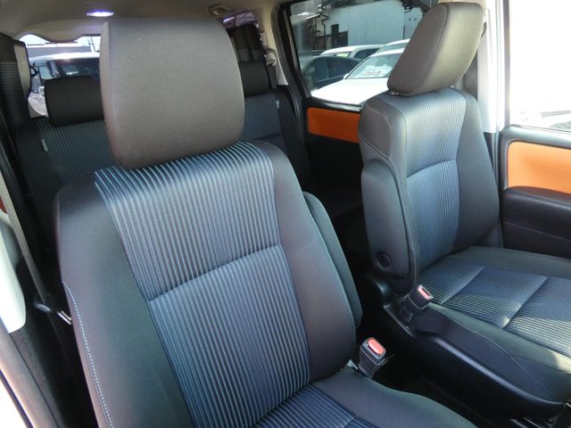 TOYOTA VOXY 2014 Image 31