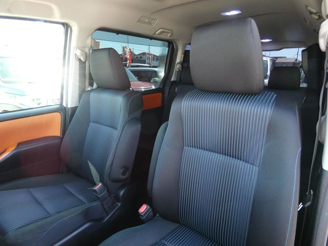 TOYOTA VOXY 2014 Image 31