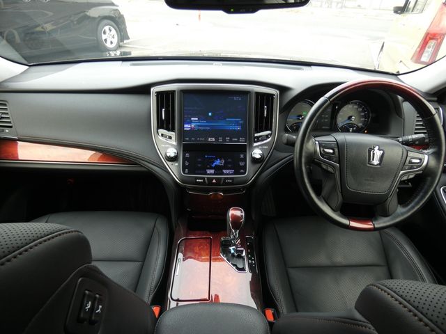 TOYOTA CROWN MAJESTA HYBRID 2017 Image 31