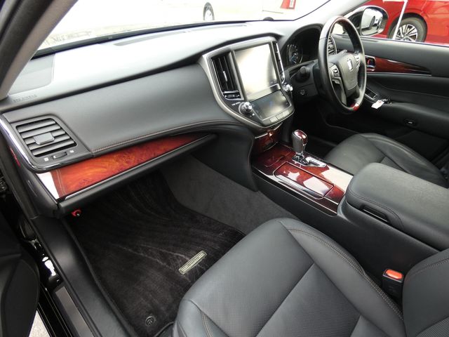 TOYOTA CROWN MAJESTA HYBRID 2017 Image 31