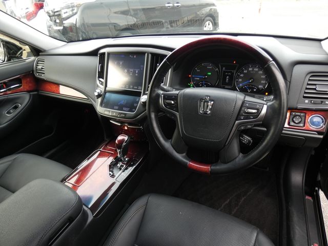 TOYOTA CROWN MAJESTA HYBRID 2017 Image 31