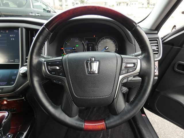 TOYOTA CROWN MAJESTA HYBRID 2017 Image 31