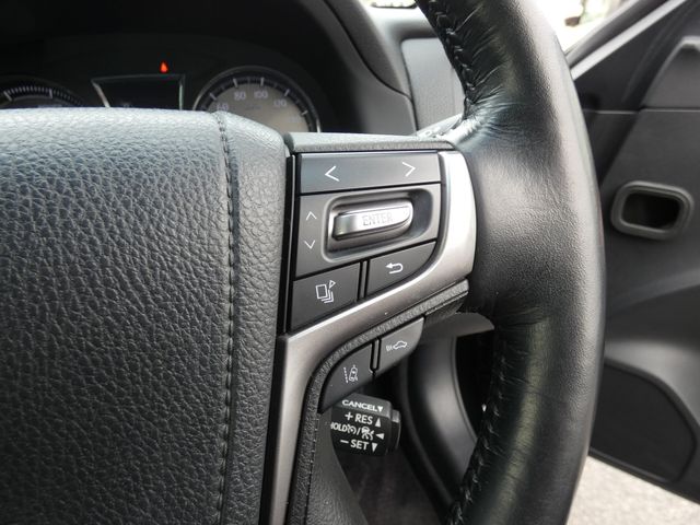 TOYOTA CROWN MAJESTA HYBRID 2017 Image 31