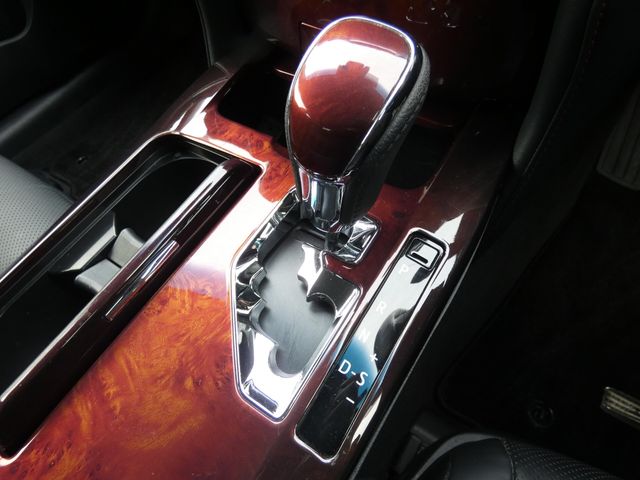 TOYOTA CROWN MAJESTA HYBRID 2017 Image 31