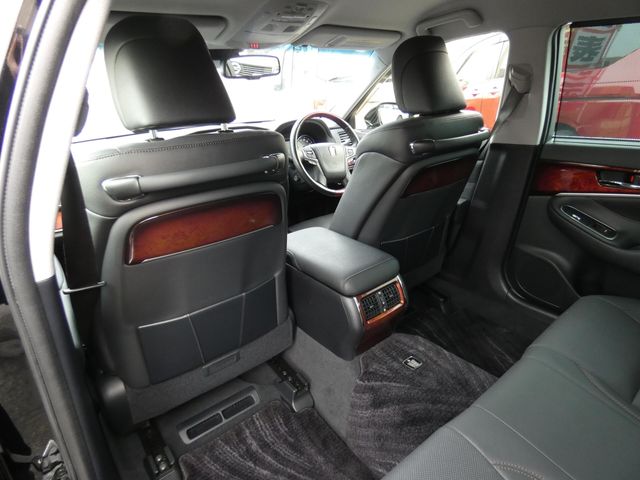 TOYOTA CROWN MAJESTA HYBRID 2017 Image 31