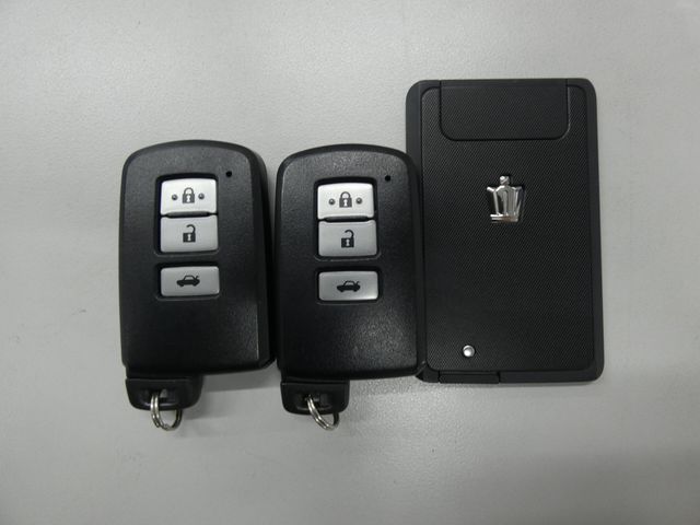 TOYOTA CROWN MAJESTA HYBRID 2017 Image 31