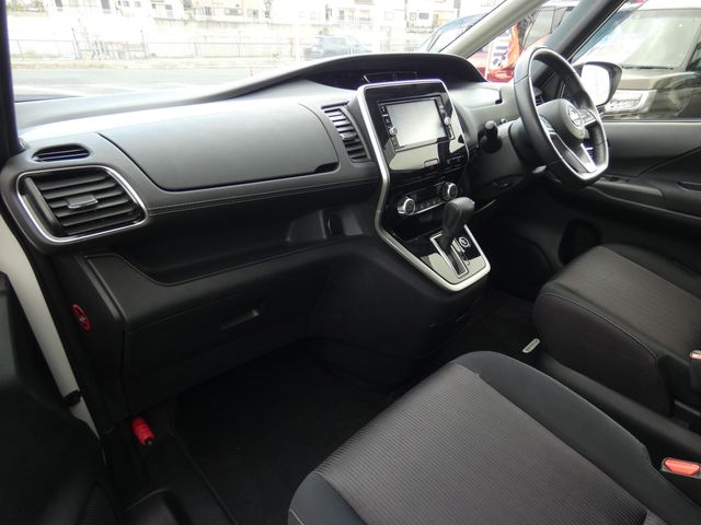 NISSAN SERENA  S-HYBRID 2017 Image 31