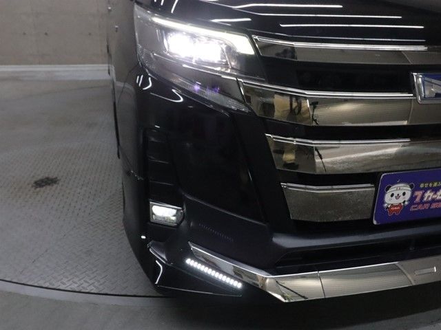 TOYOTA NOAH HYBRID 2019 Image 31