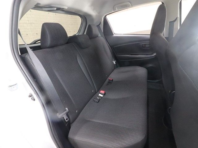 TOYOTA VITZ 2015 Image 31