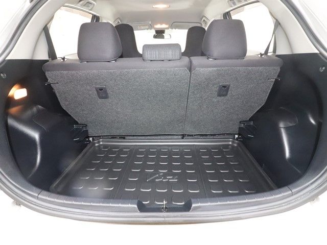TOYOTA VITZ 2015 Image 31
