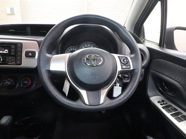 TOYOTA VITZ 2015 Image 31