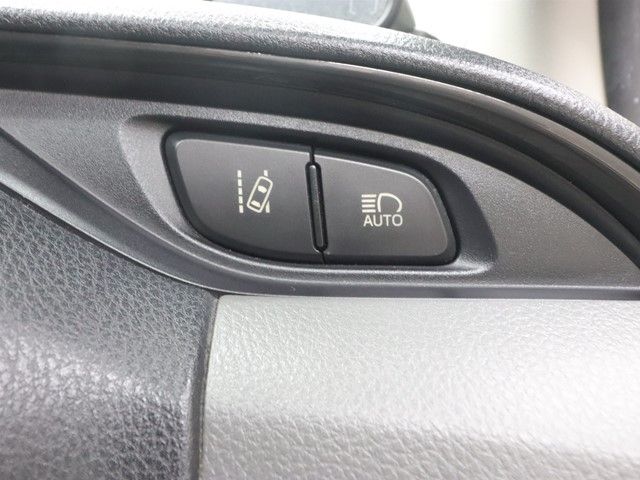 TOYOTA VITZ 2015 Image 31