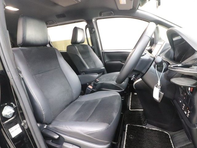 TOYOTA VOXY 2021 Image 31