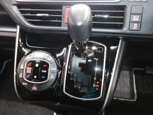 TOYOTA VOXY 2021 Image 31