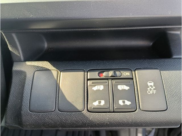 HONDA STEPWAGON SPADA 2010 Image 31