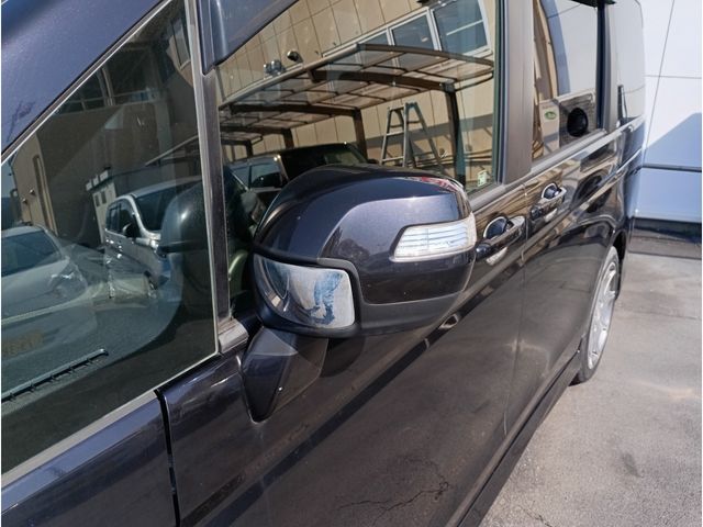 HONDA STEPWAGON SPADA 2010 Image 31