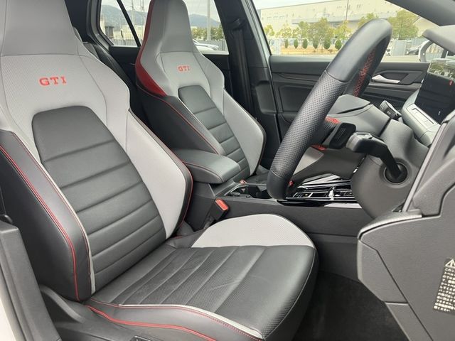 VOLKSWAGEN GOLF GTI 2023 Image 31