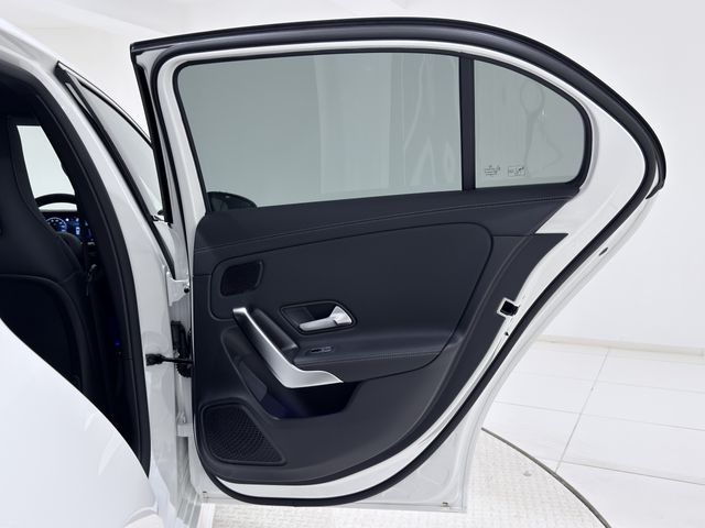 MERCEDES BENZ A CLAS 2025 Image 31