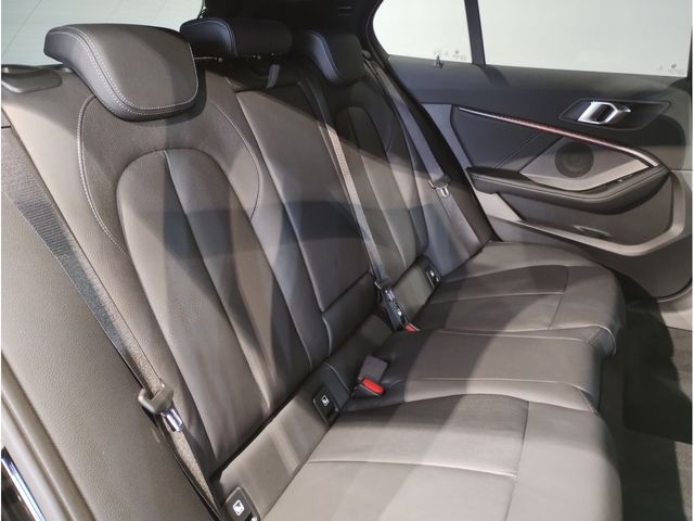 BMW 1SERIES 2022 Image 31