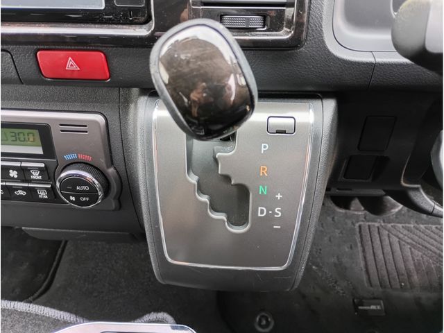 TOYOTA REGIUSACE VAN 4WD 2016 Image 31