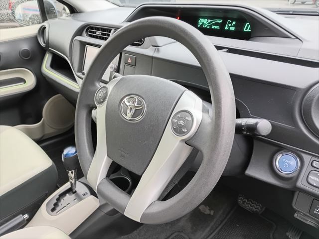 TOYOTA AQUA 2012 Image 31