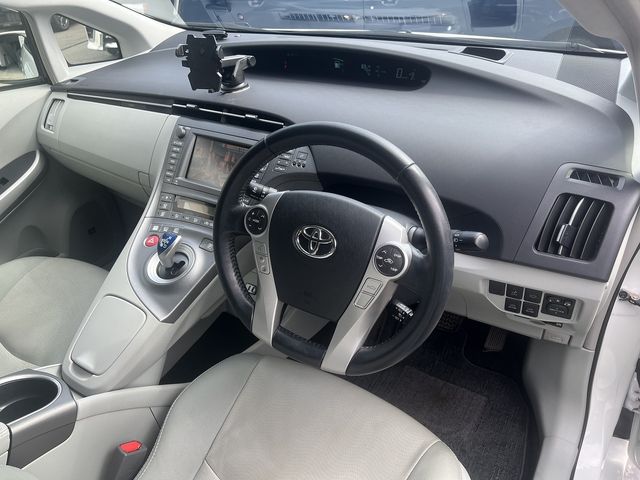 TOYOTA PRIUS 2014 Image 31