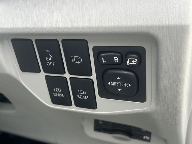 TOYOTA PRIUS 2014 Image 31